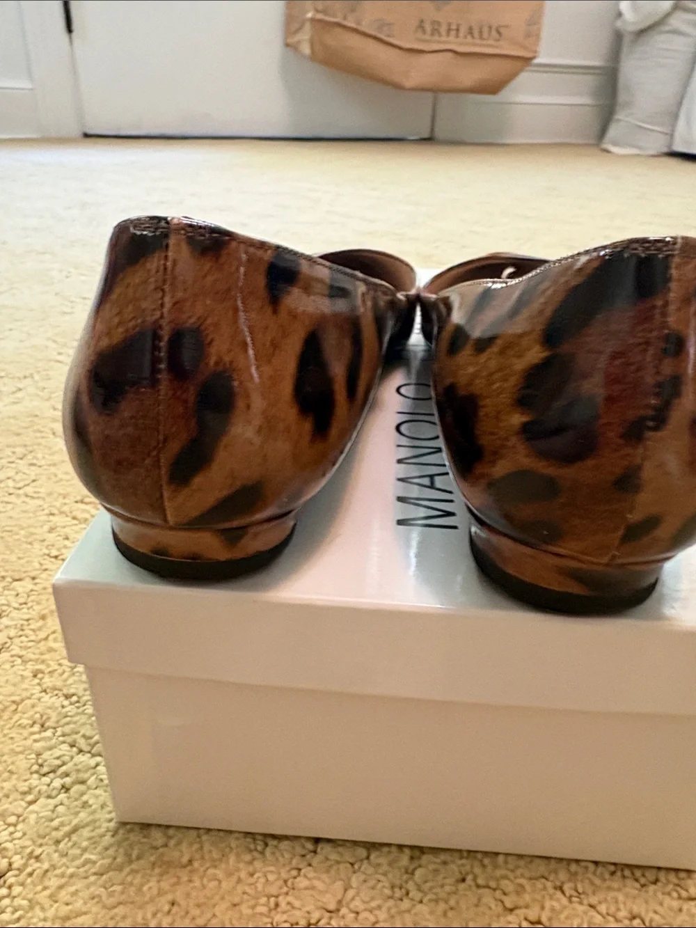 Manolo Blahnik Patent Leopard Flat Euro size 37.5 - Picture 6 of 7